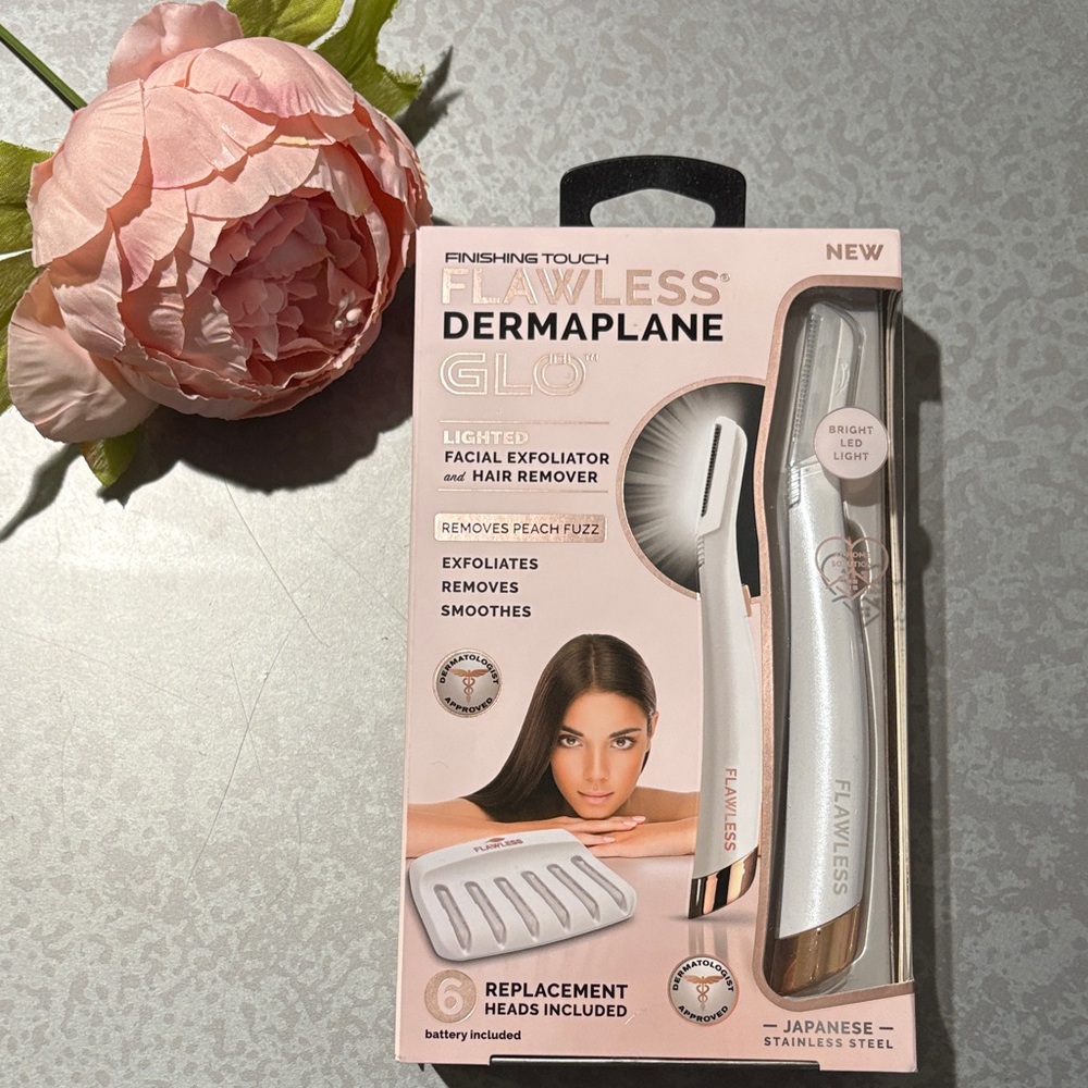 Finishing Touch Flawless Dermaplane Glo Lighted Facial Exfoliator - Rose Gold